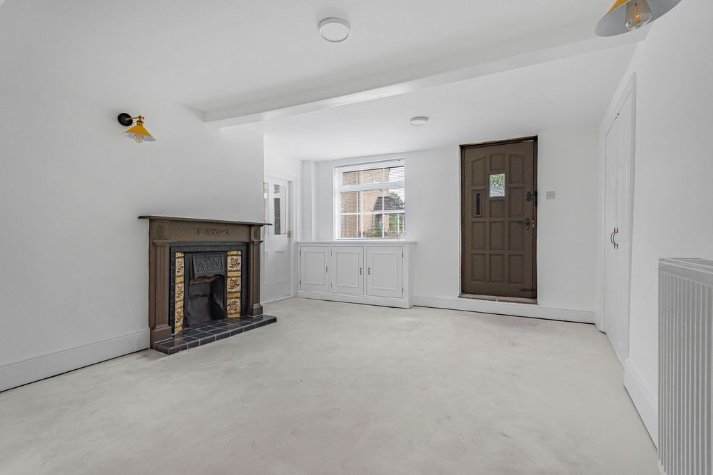 Property photo 3 of 32