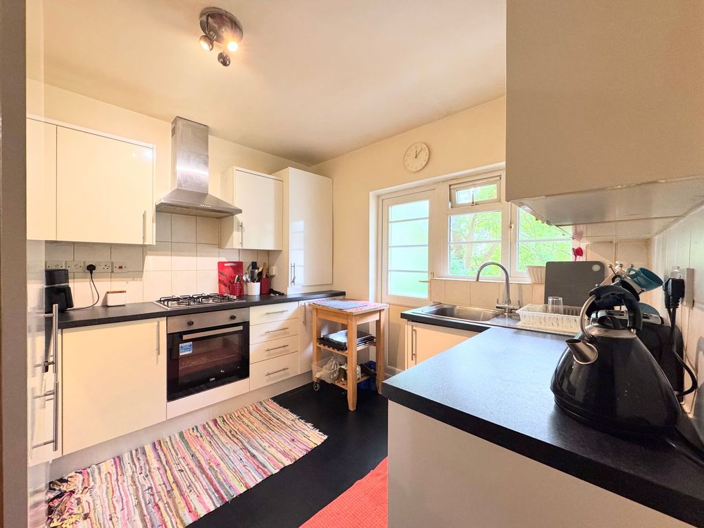 Property photo 2 of 11 Kitchen
