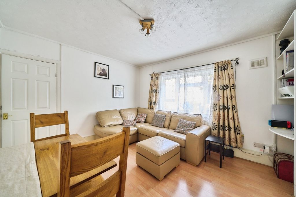Property photo 3 of 14 Pbox-Img.Jpg