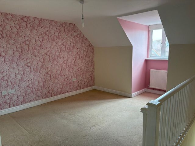 Property photo 3 of 7 Bedroom 1