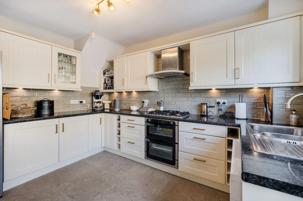 Property photo 3 of 31 4.Jpg