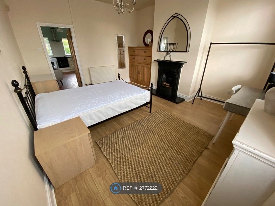 Property photo 2 of 35 Available Bedroom