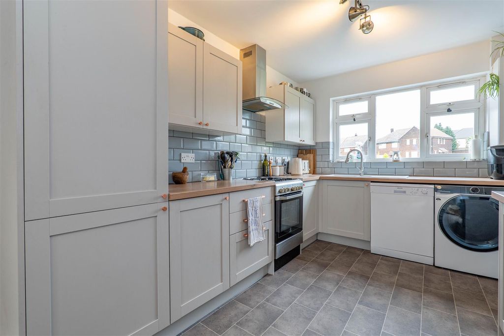 Property photo 3 of 26 Kitchen