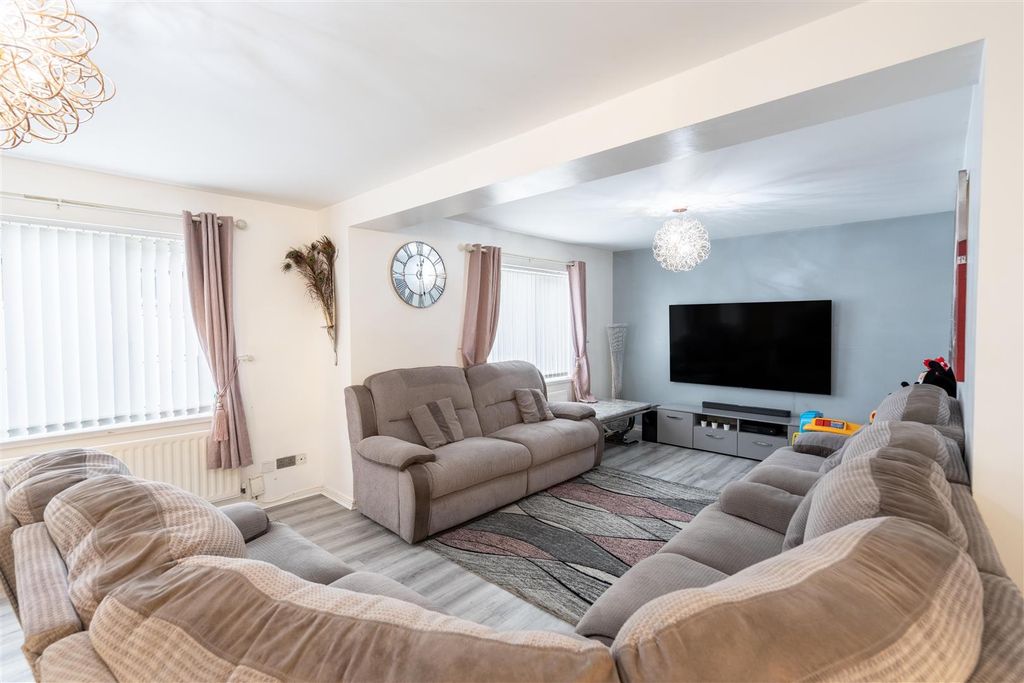 Property photo 2 of 9 Living Room