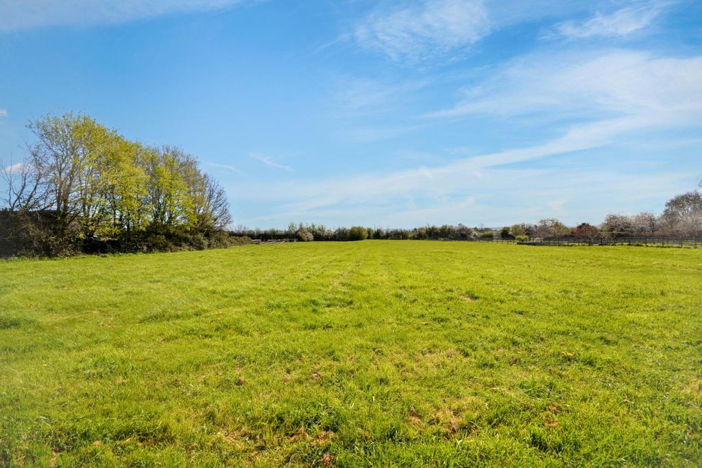 Property photo 3 of 34