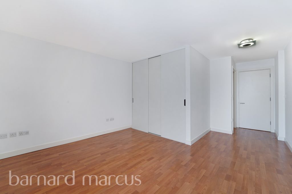 Property photo 3 of 8 Bedroom