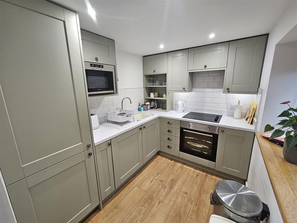 Property photo 3 of 10 Kitchen.Jpg