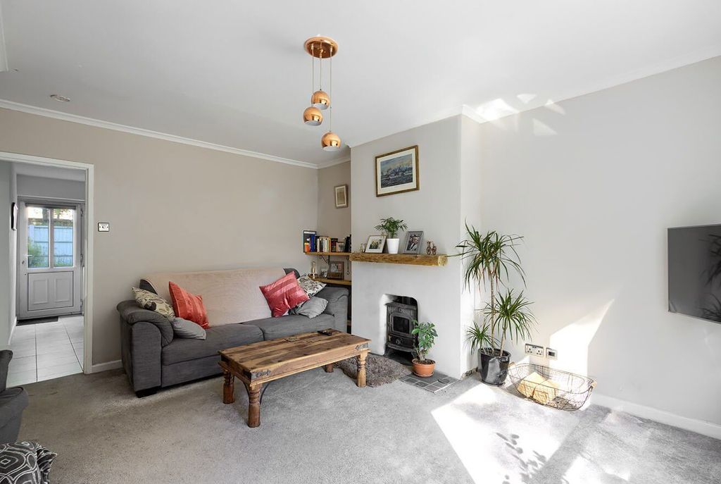 Property photo 3 of 11