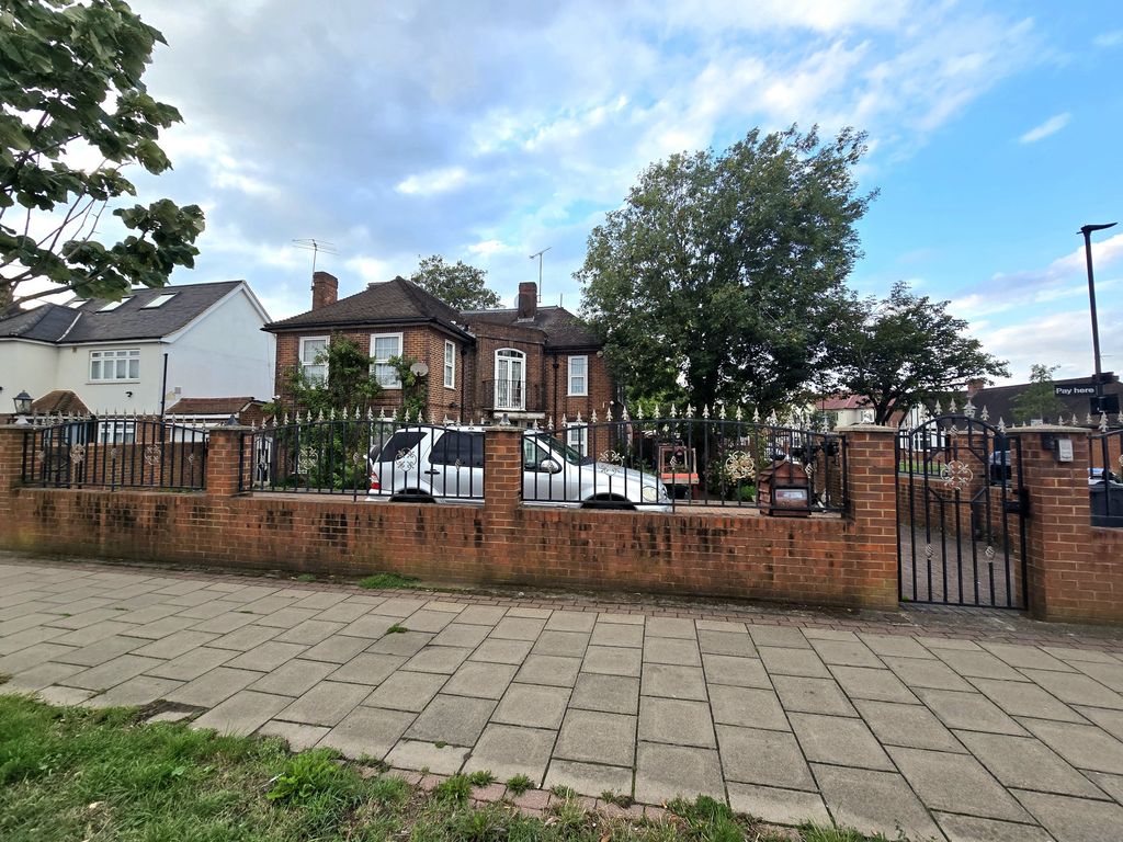 Property photo 3 of 44