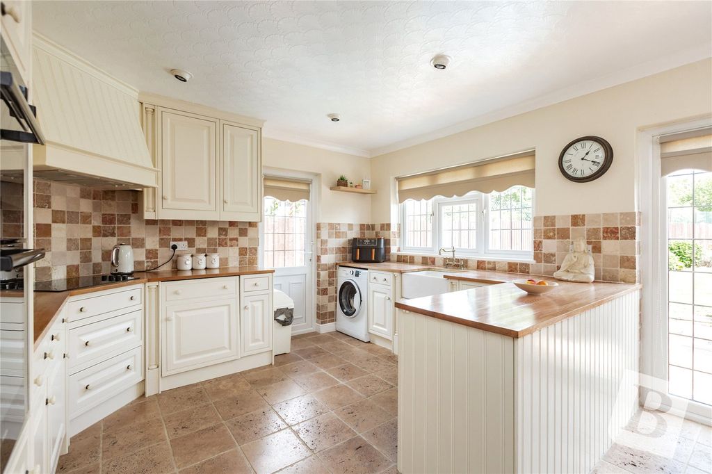 Property photo 2 of 23 Kitchen