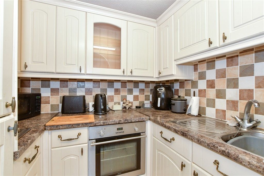 Property photo 3 of 7 Kitchen