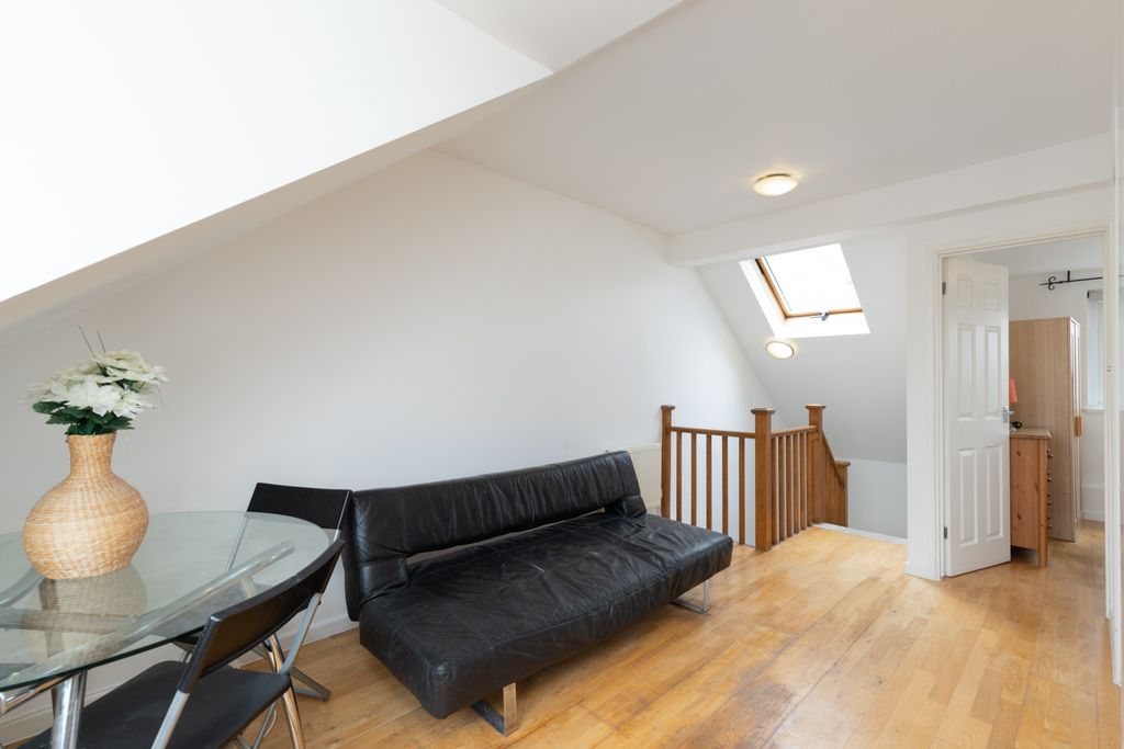 Property photo 2 of 7 Picture No. 18