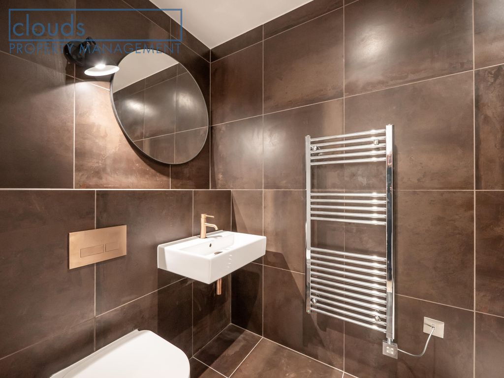 Property photo 3 of 17 Ensuite Shower Room