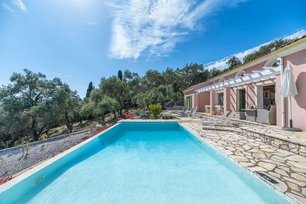 Property photo 3 of 20 Pool And Villa