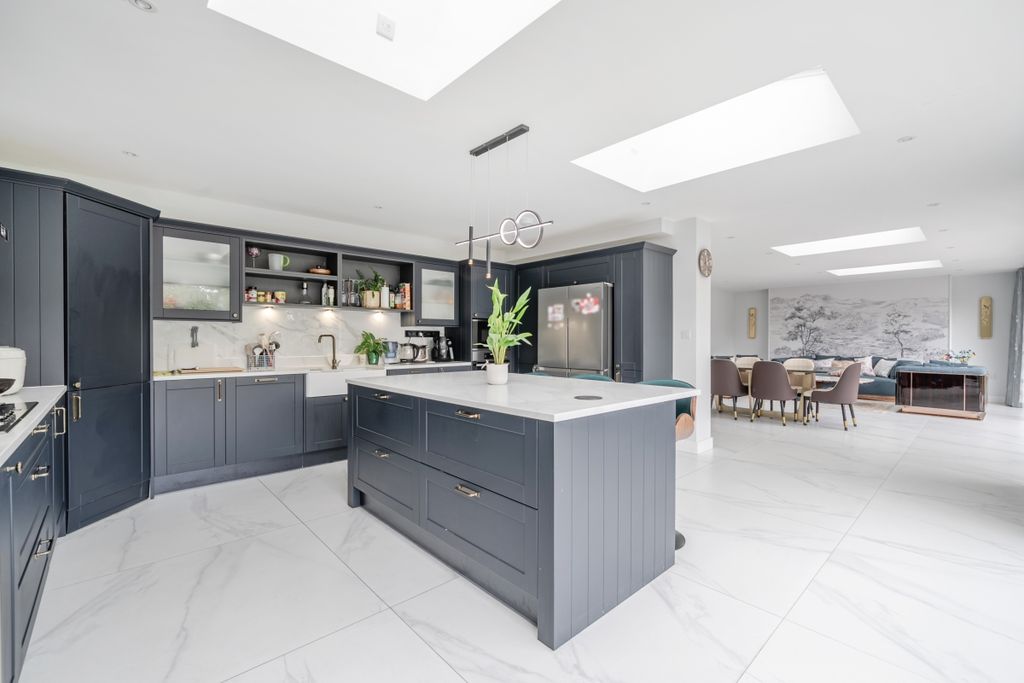 Property photo 2 of 22