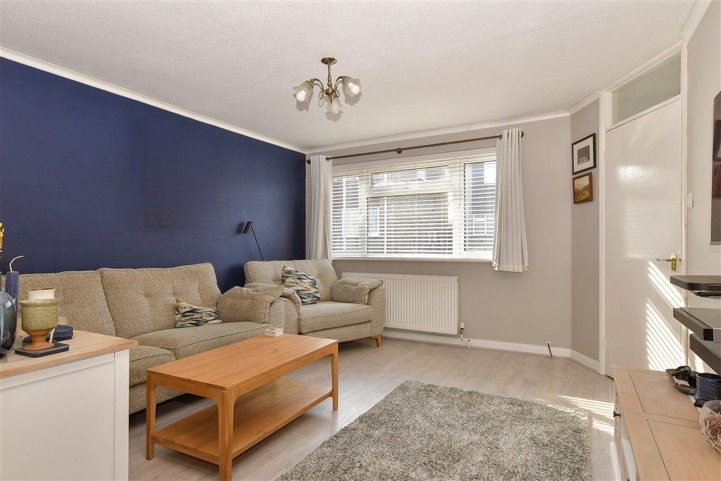 Property photo 3 of 12 Lounge