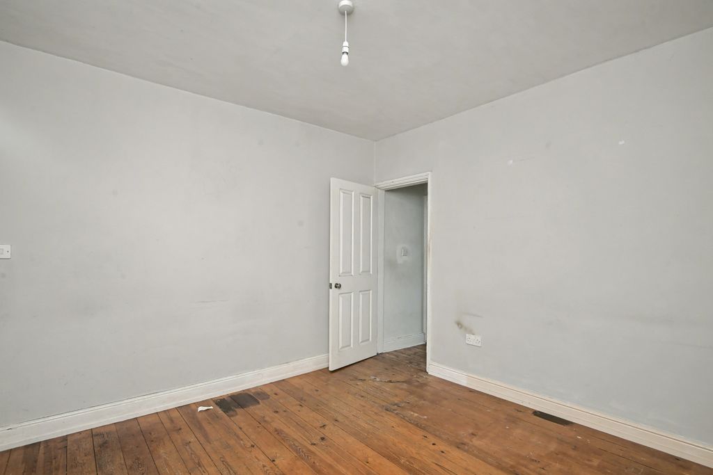 Property photo 2 of 23 6 Lindum Avenue, Lincoln, Lincolnshire, Ln2 5Jb