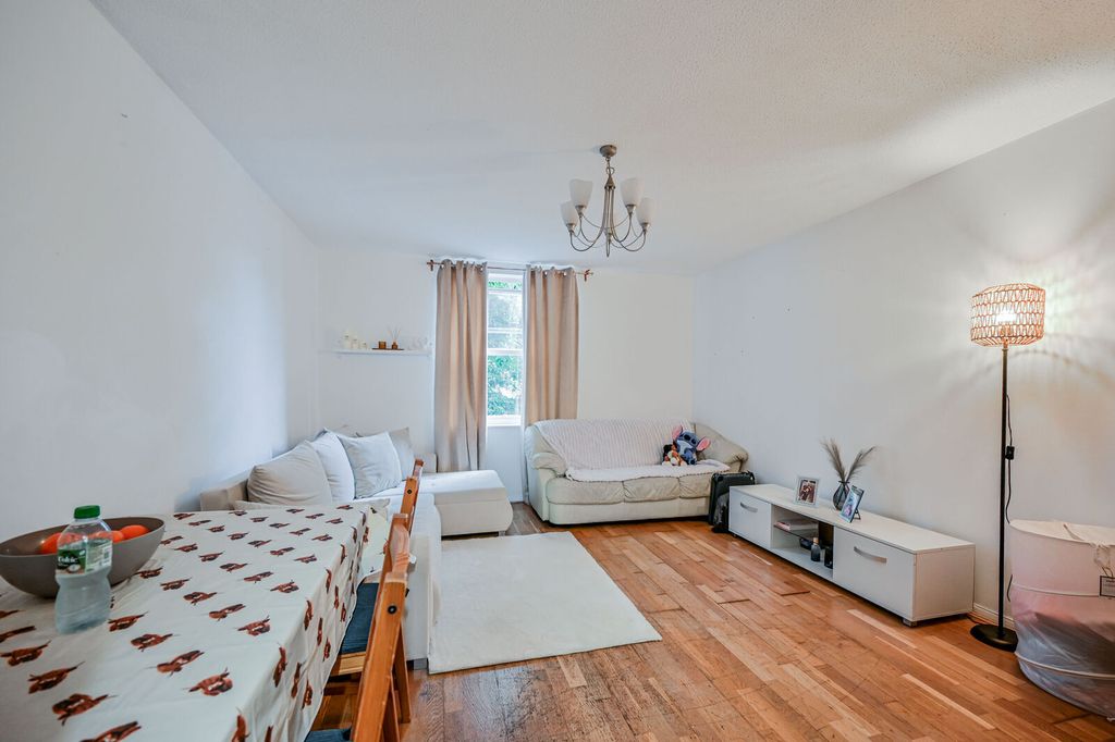 Property photo 2 of 8