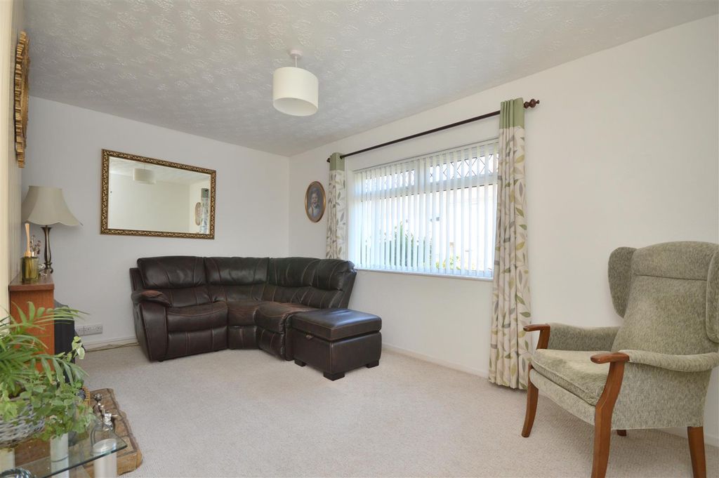 Property photo 2 of 11 Sitting Room