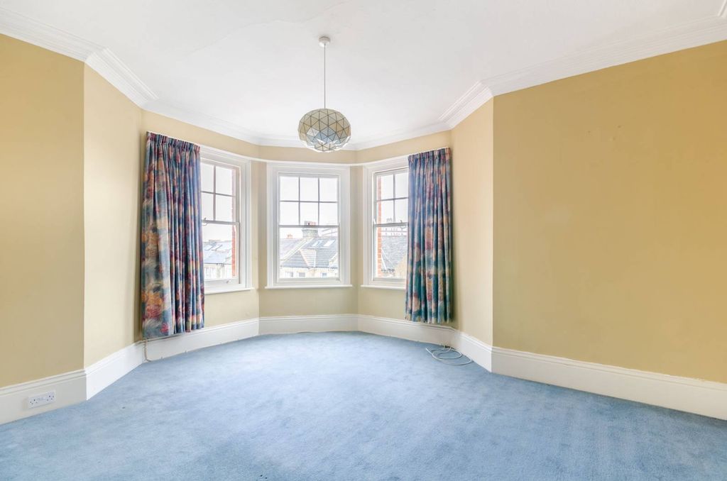 Property photo 3 of 7
