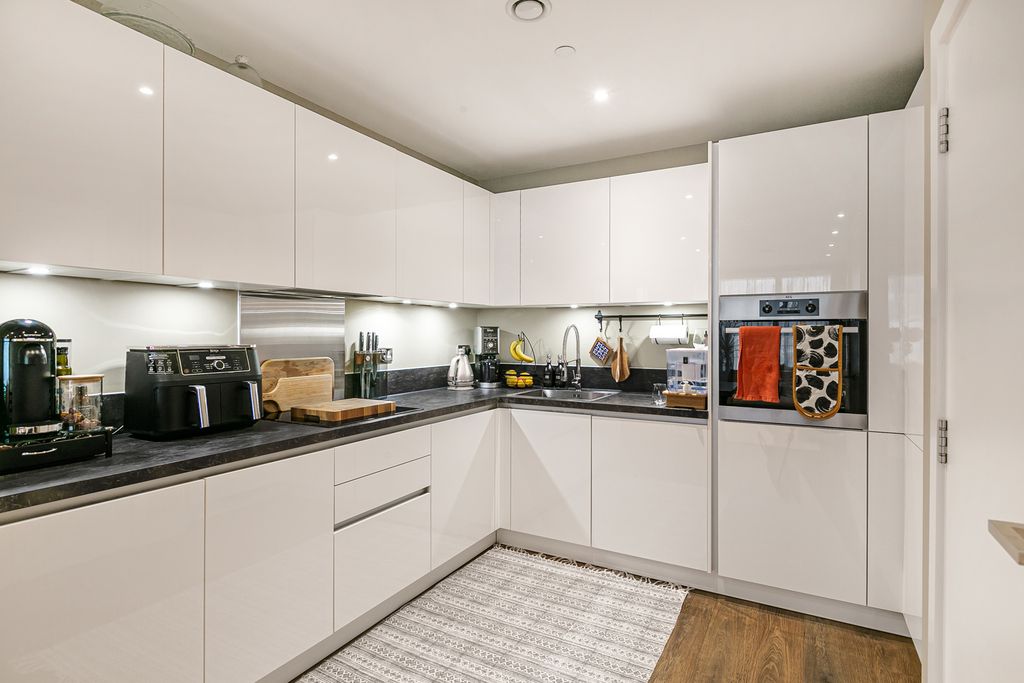 Property photo 3 of 19 Reception/Kitchen