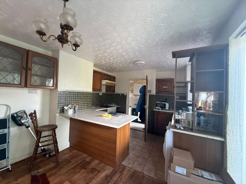 Property photo 2 of 16 Picture No. 12