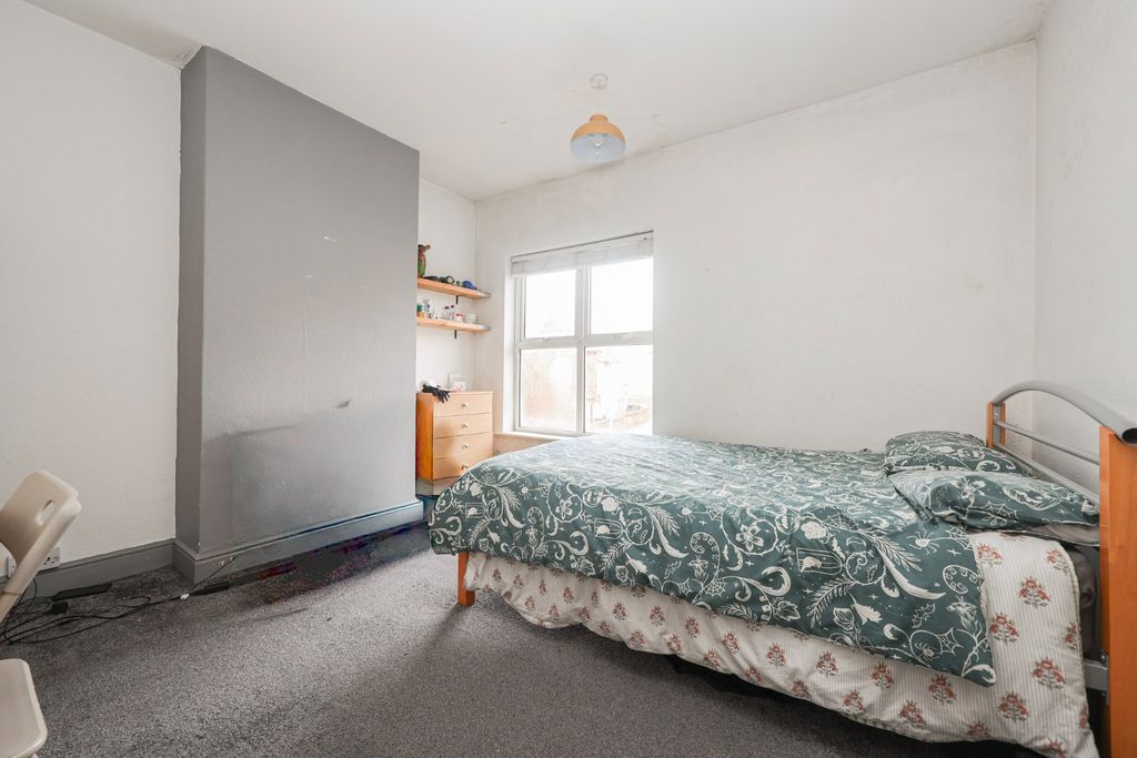 Property photo 3 of 20 4874574