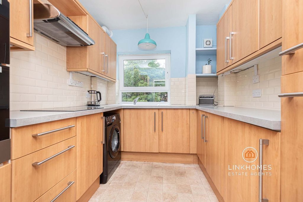 Property photo 3 of 27