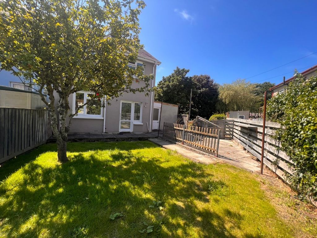 Property photo 2 of 21