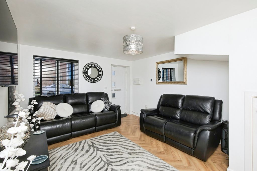 Property photo 3 of 15