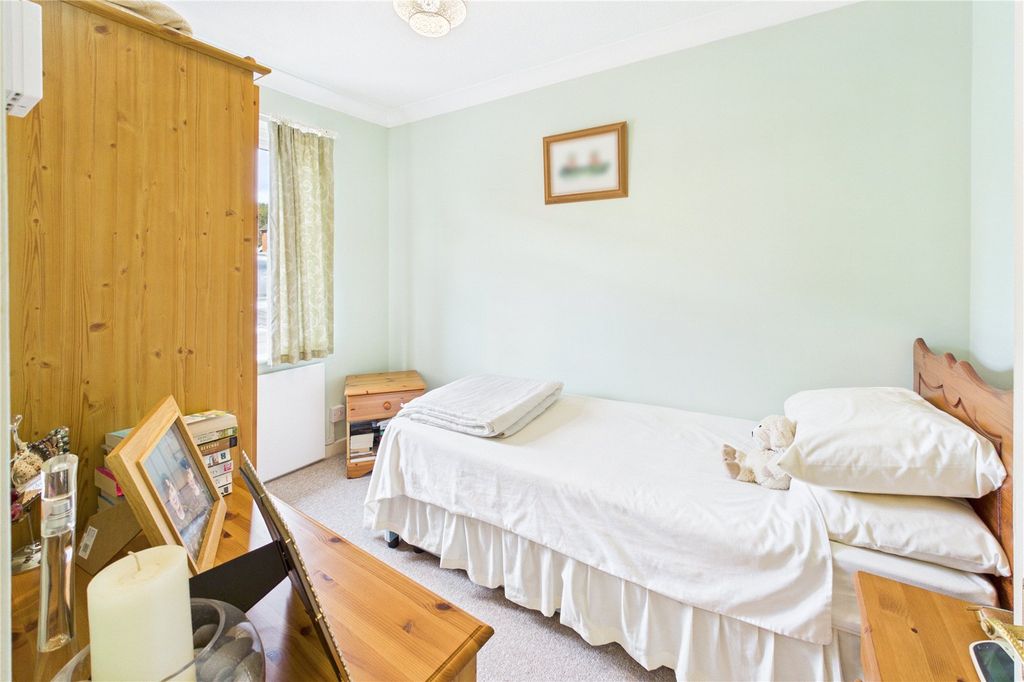 Property photo 3 of 18 Bedroom