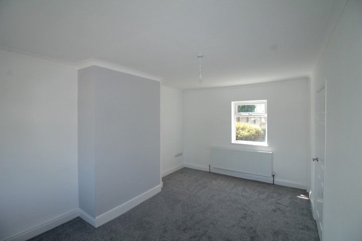 Property photo 3 of 11 Lounge