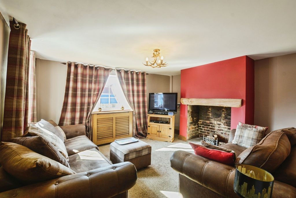 Property photo 2 of 25