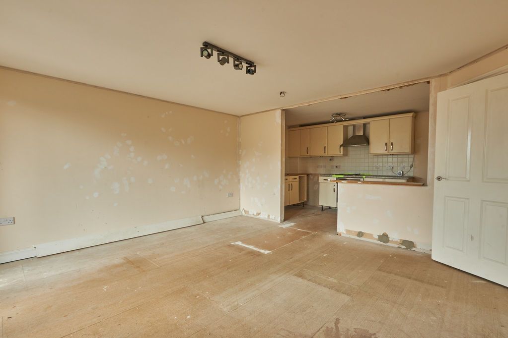 Property photo 3 of 8 Photo 5