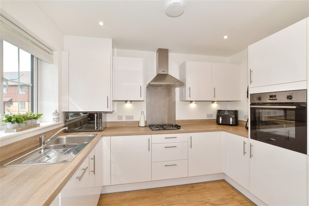 Property photo 3 of 12 Kitchen