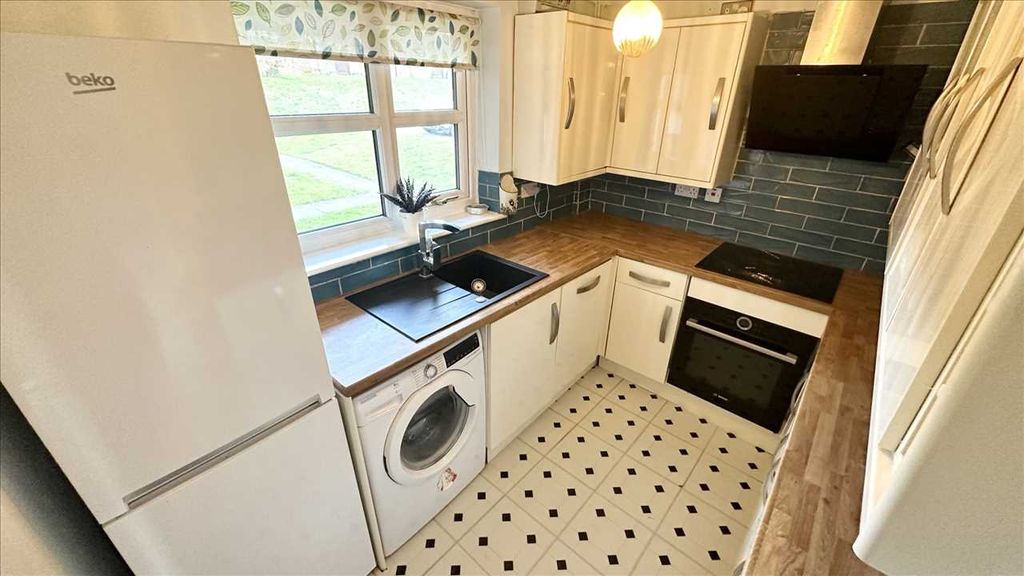 Property photo 2 of 17 Kitchen