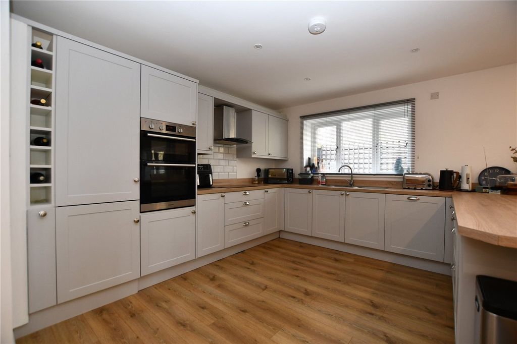 Property photo 3 of 17 Picture No. 29