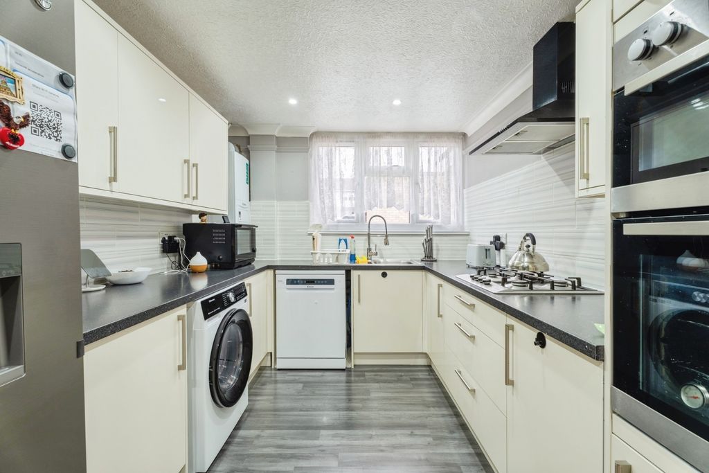 Property photo 2 of 20 Pbox-Img.Jpg