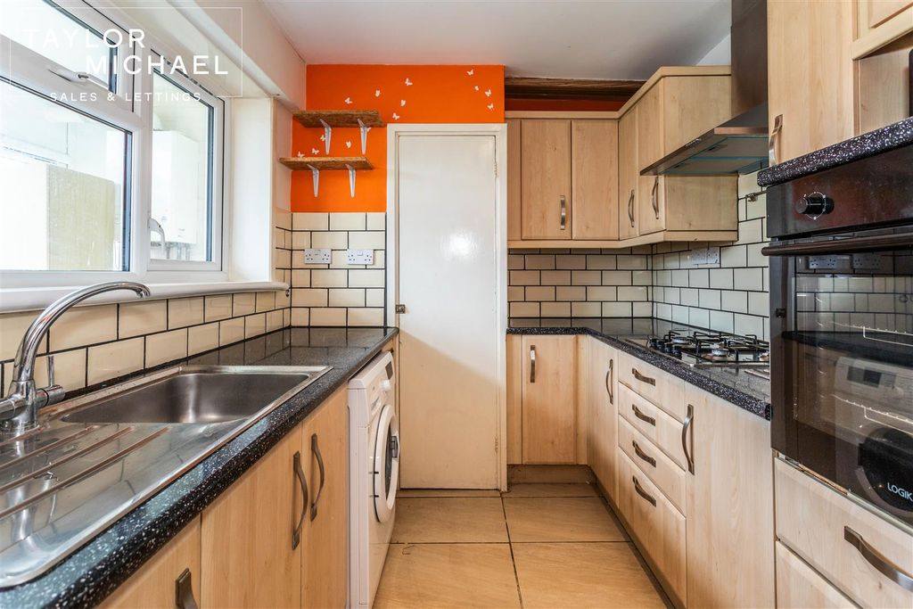 Property photo 1 of 21 Kitchen