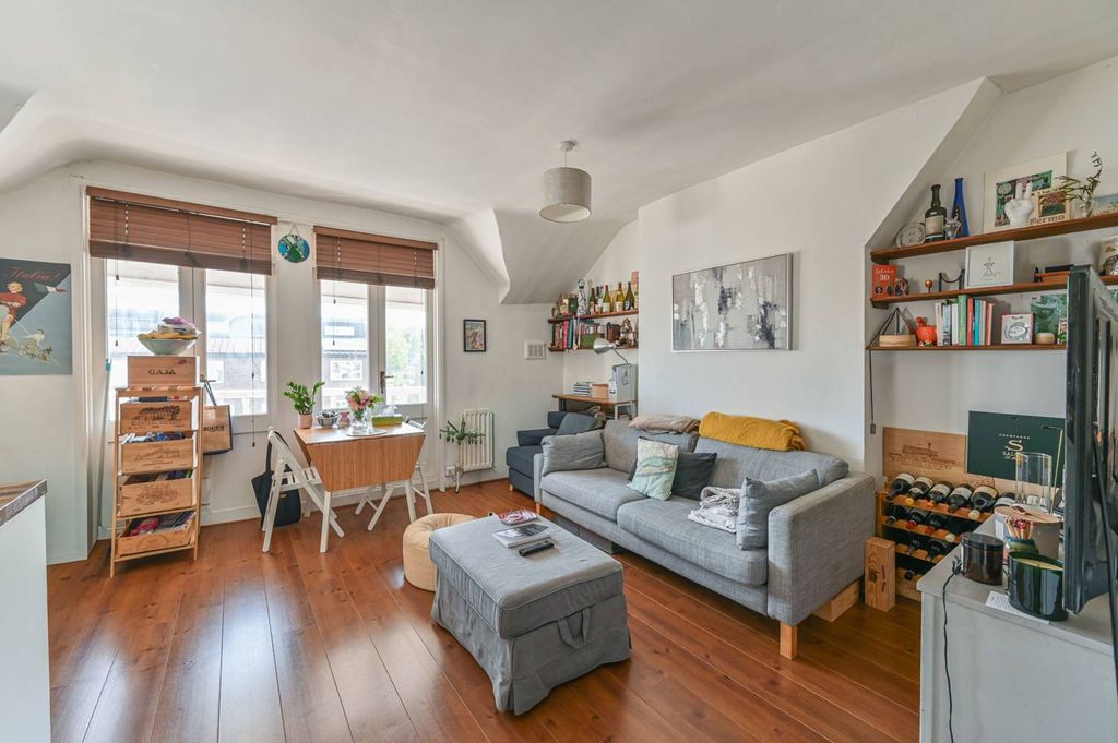 Property photo 3 of 11