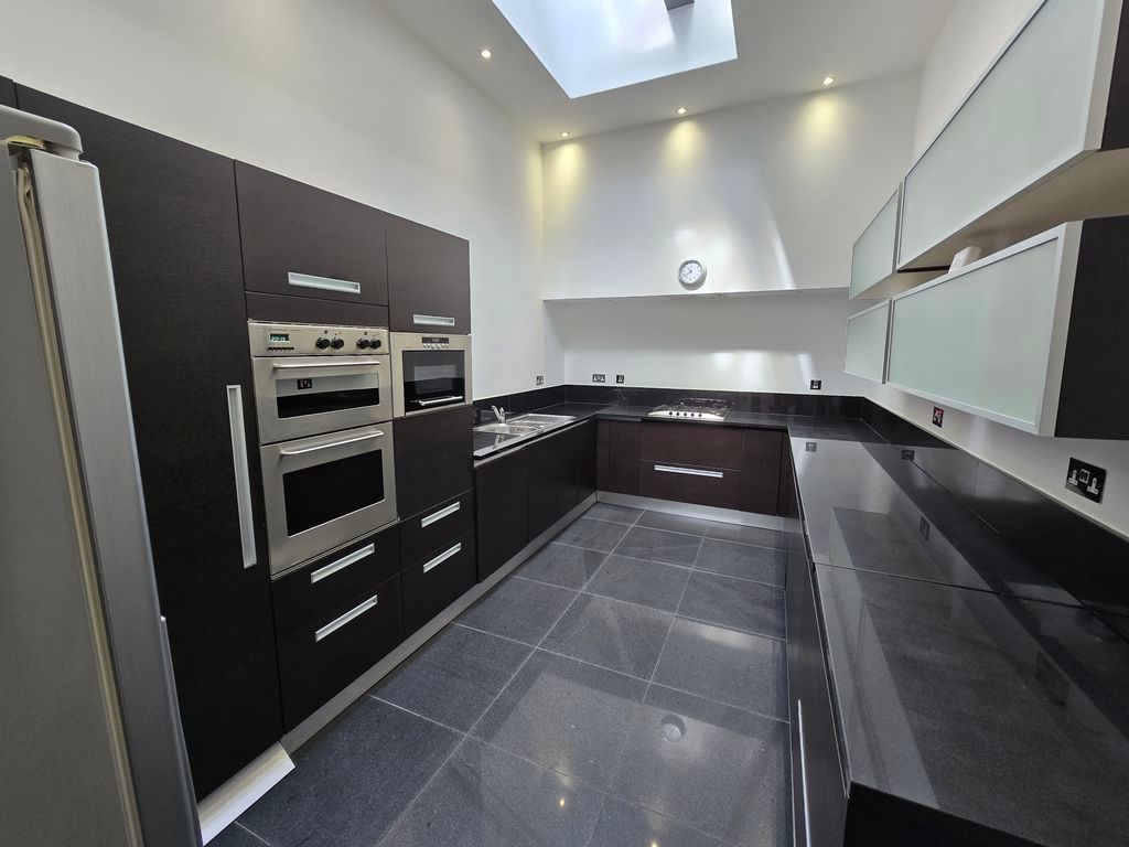 Property photo 2 of 17 Photo 1