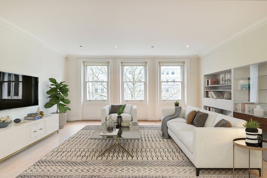 Property photo 3 of 22 Wonderful Light
