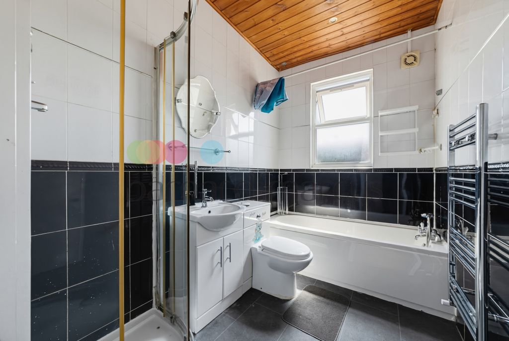 Property photo 1 of 10 Bathroom