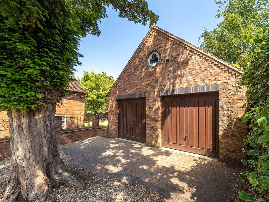 Property photo 2 of 36