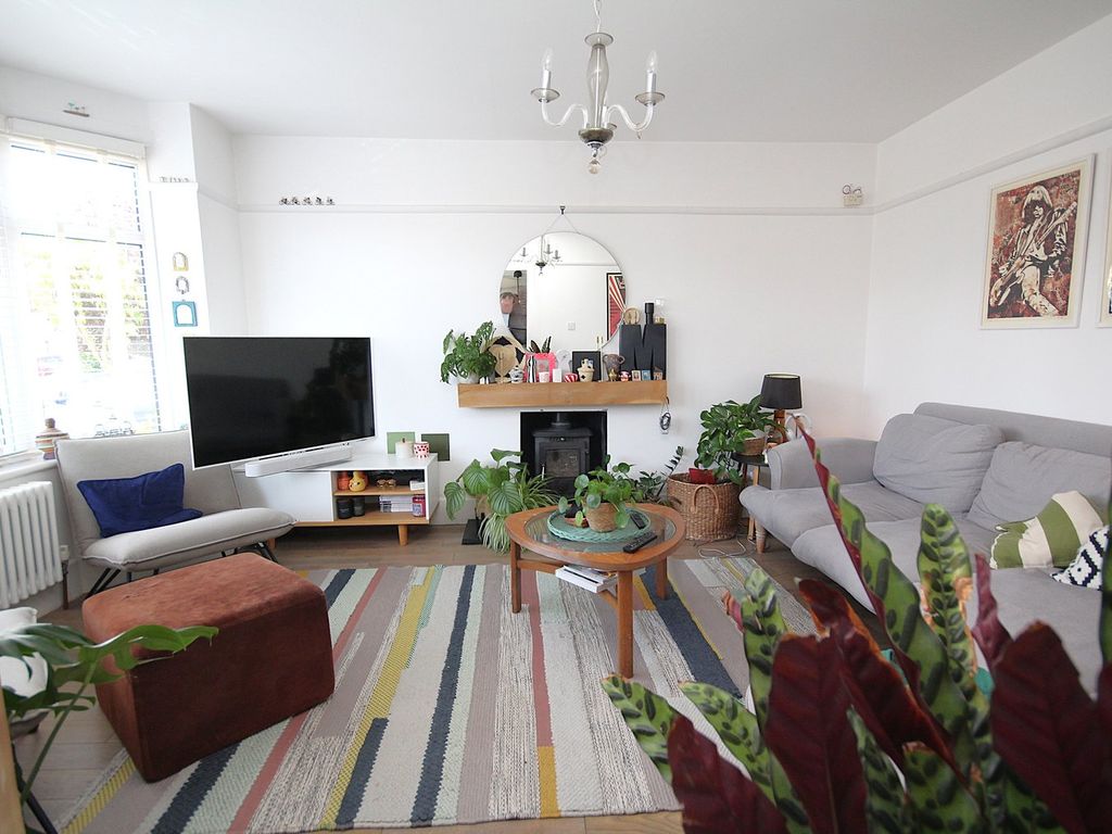 Property photo 3 of 32