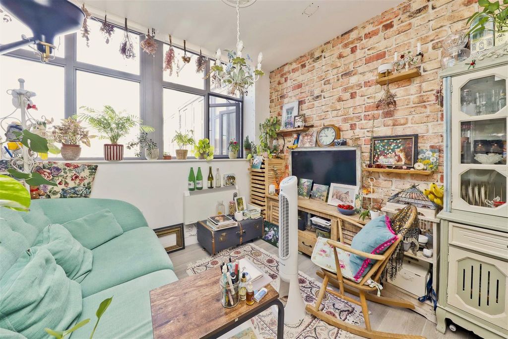 Property photo 3 of 10 Oo-Qsaomxeqi3T7B3Vyleq.Jpg