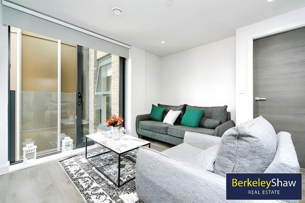 Property photo 3 of 12 The Summit, Parliament Street