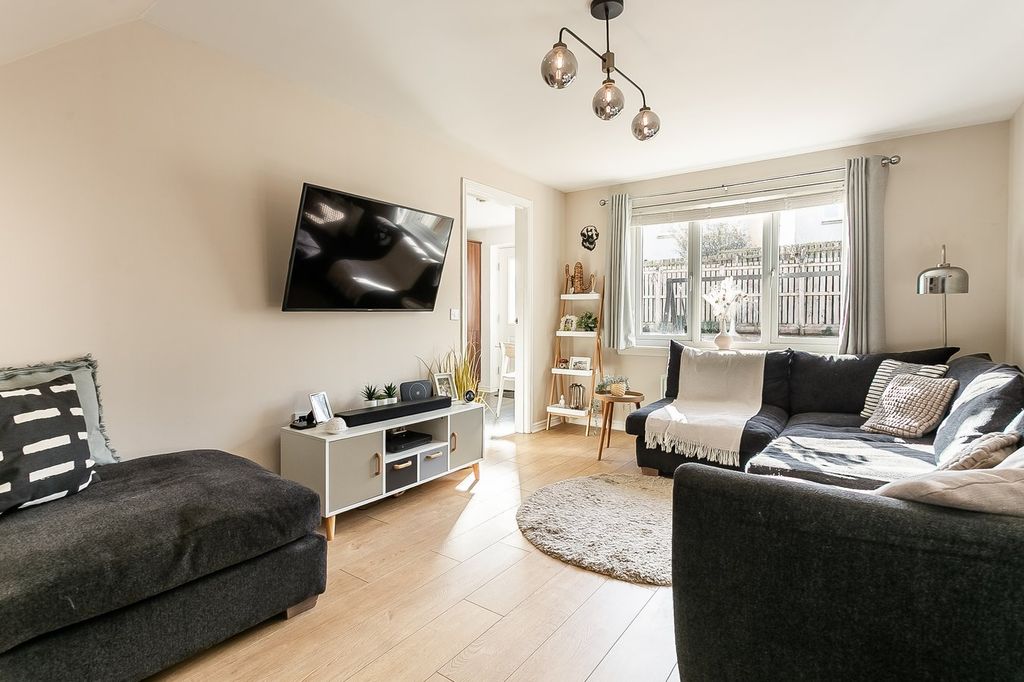 Property photo 3 of 25