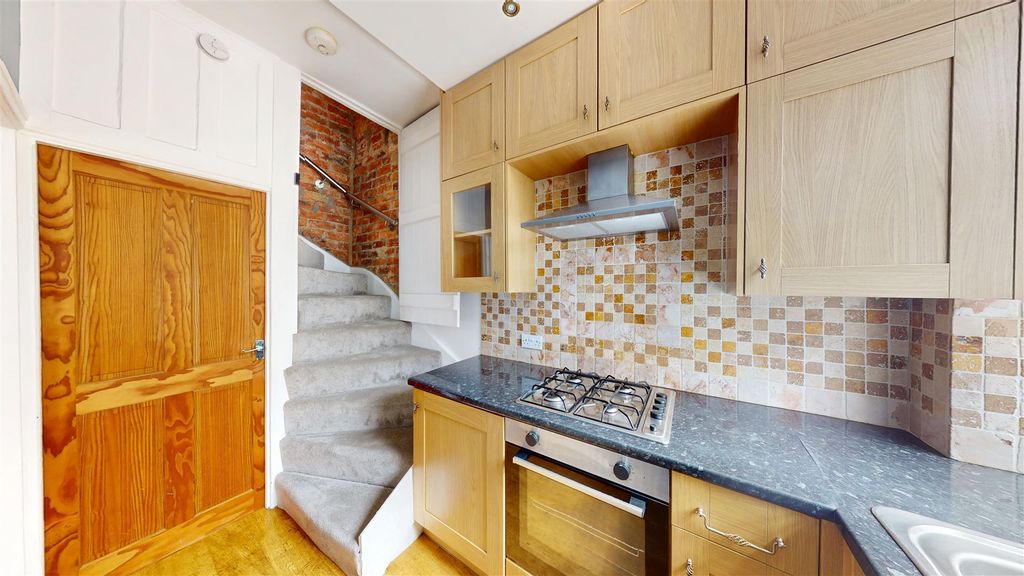 Property photo 3 of 7 Kitchen