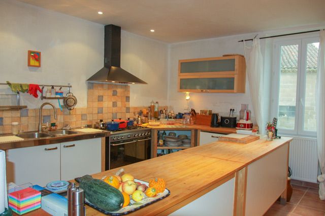 Property photo 2 of 28